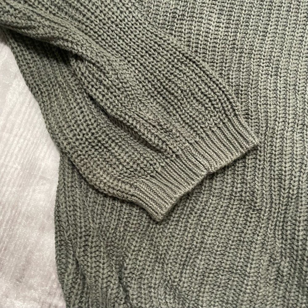 Kaisely Crew neck with Cris-cross v-neck green sweater with bell sleeves - Picture 3 of 4